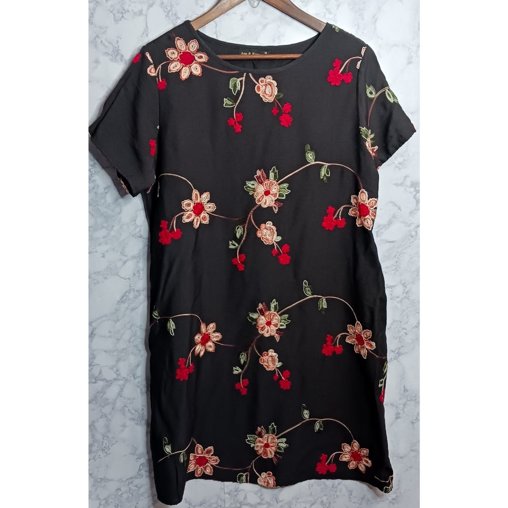 Women's Black Floral Embroidered Shift Dress